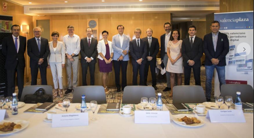 Desayuno sobre competencia desleal junto a Valencia Plaza